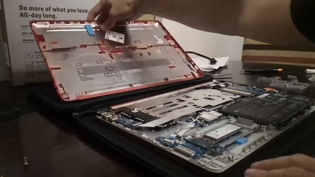ABRIMOS Y ANALIZAMOS la HP 15-dw0083wm scarlet red. Tiene un detalle... смотреть онлайн