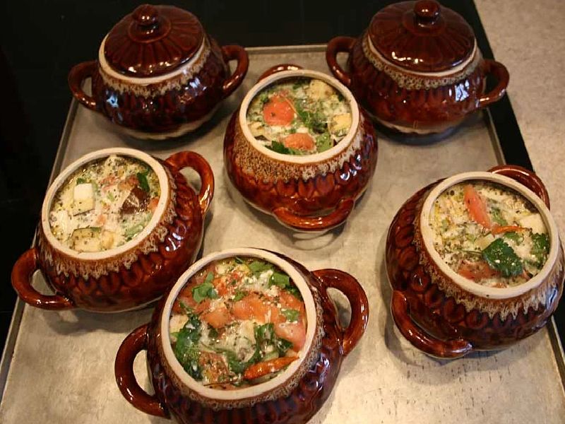 Мясо в горшочках с картошкой и сыром в духовке смотреть онлайн