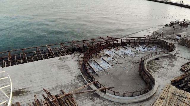 Летние клубы зимой: ржавый бассейн и горы мусора смотреть онлайн