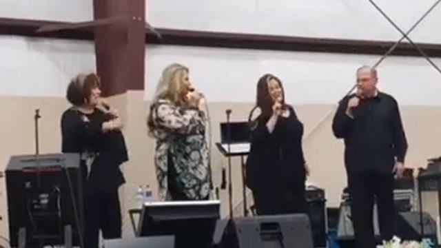 God is Big - The Hoskins Family смотреть онлайн