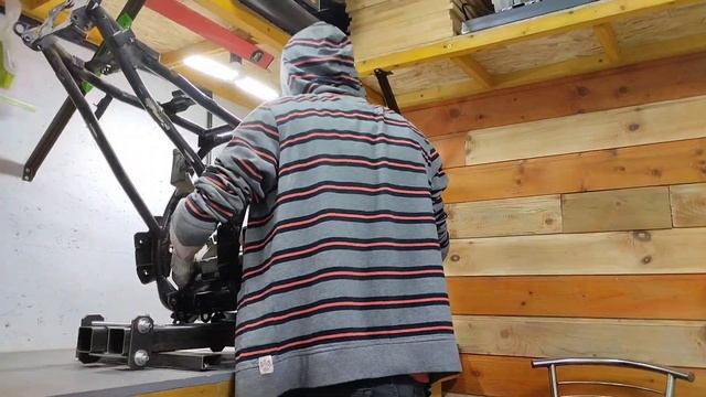 МОТОЦИКЛ своими руками/ИЖ ЮПИТЕР кастом-проект. Часть 1. Установка двигателя в раму. смотреть онлайн