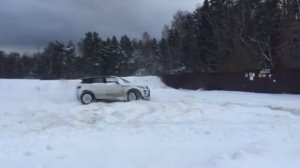Рэнж Ровер Эвок по снегу