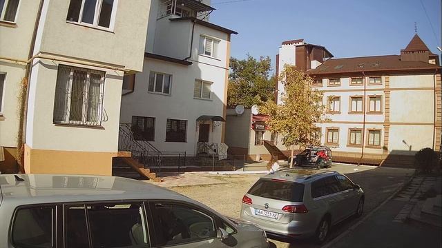 HDTVI видеокамера Hikvision DS-2CE11H0T-PIRL смотреть онлайн