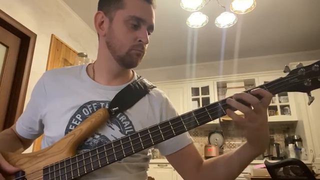 Michael Jackson - Billie Jean (Bass Cover) смотреть онлайн