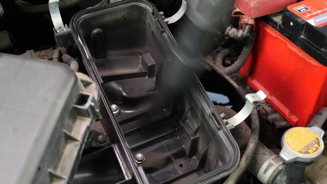 Cambio filtro aria Peugeot 107 1.0 ? смотреть онлайн