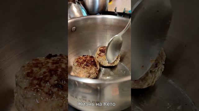 Кето Тефтели в сливочно-грибном соусе смотреть онлайн