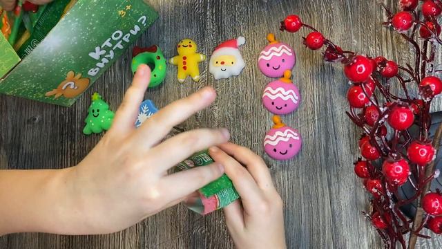 НОВОГОДНИЕ МИНИ-СКВИШИ ИЗ КРАСНОГО БЕЛОГО.СОБРАЛИ ВСЮ КОЛЛЕКЦИЮ #игрушкидлядетей #распаковкаигрушек