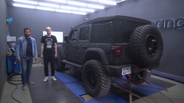 Jeep Wrangler Rubicon V8 6.4. Обзор, офроад, разгон, стенд. смотреть онлайн