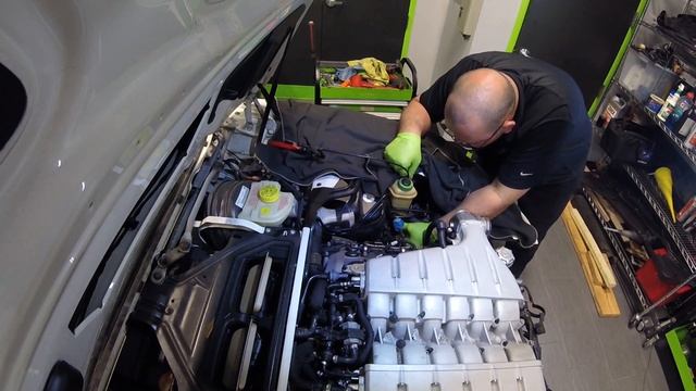 Bentley Continental W12 Engine Out Service смотреть онлайн