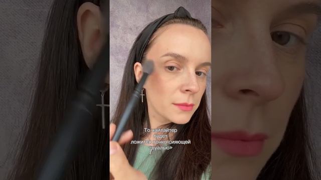 Кисти,которые наносят хайлайтер по-разному😱 смотреть онлайн