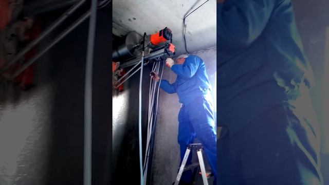 Сверление отверстий под вентиляцию,коронка диаметр 350 смотреть онлайн