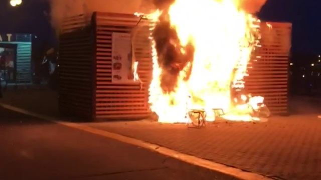 Пожар на набережной. Горит велопрокат Ижевск смотреть онлайн