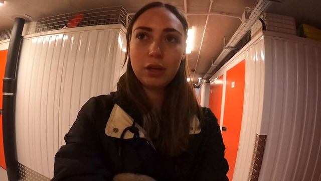 УЛЕТЕЛИ НА ЗИМОВКУ В ЕВРОПЕ | Где оставить вещи в Варшаве? | Влог о подготовке к переезду на остров смотреть онлайн