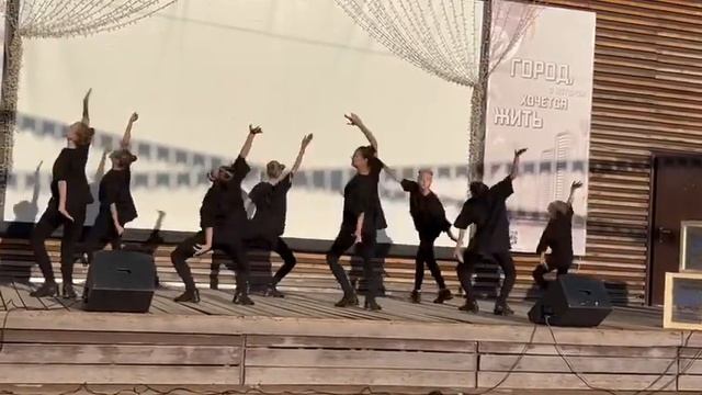 Танцевальный коллектив СОШ №1 выступил на Дне города смотреть онлайн