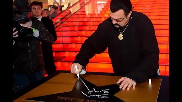 Сигал получил именную звезду в Москве смотреть онлайн