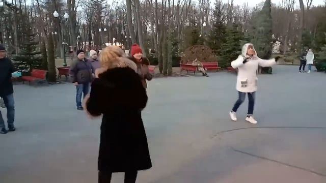 Галина!!!Март 2021,танцы в парке Горького. смотреть онлайн