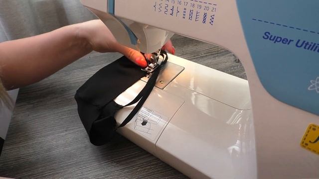 Как сшить медицинскую маску своими руками за 5 минут // How To Sew A Mask смотреть онлайн
