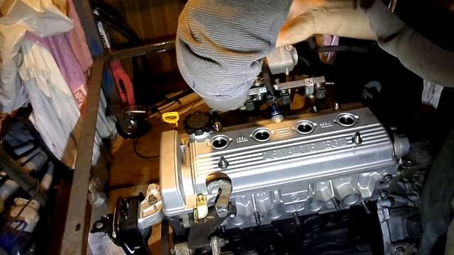 РЕМОНТ ДВС 145 Устанавливаем топливную рампу двигателя Джили МК копия TOYOT A4 FE смотреть онлайн