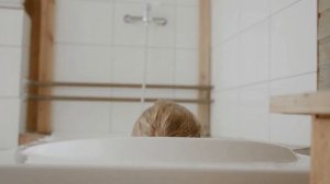 ДЕВУШКА в ВАННОЙ!