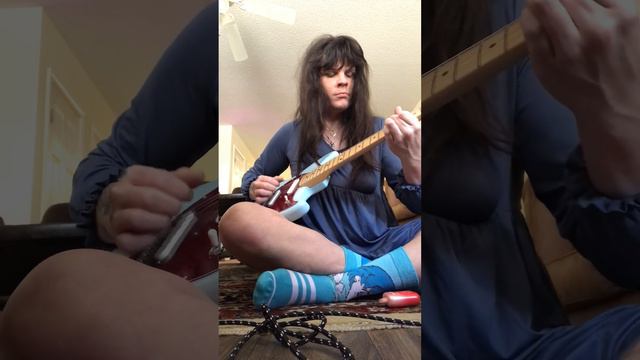 Playing Fender Player Mustang Right After Waking Up смотреть онлайн
