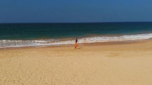 Пробежка по берегу океана