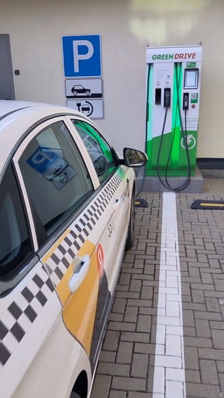 Зима в Сочи - электромобили Evolute в такси смотреть онлайн