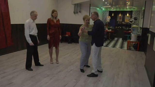 Танго. Болео 1 - соединяем ладонь с пяткой смотреть онлайн