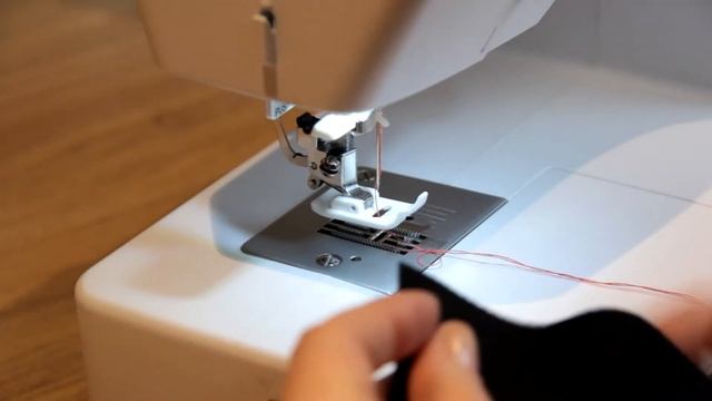 Тефлоновая лапка для кожи - стоит ли её покупать? (обзор)