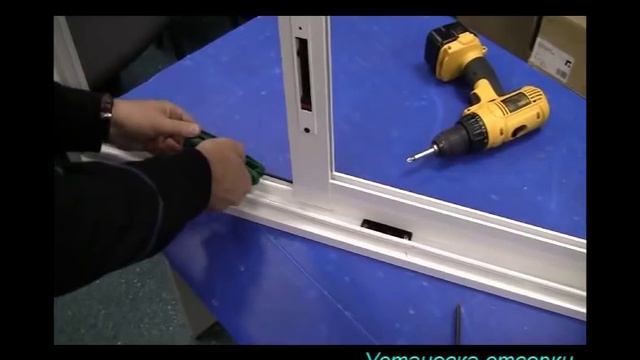 Установка створки в раму алюминиевого раздвижного окна серии С640 смотреть онлайн