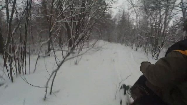 Едем на речку верхом на самодельном миниснежике смотреть онлайн