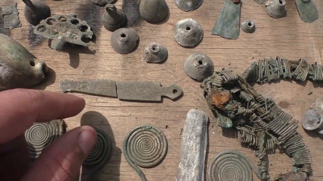 Реальный клад по древним культурам.А люди и не знали, что у них под ногами. смотреть онлайн