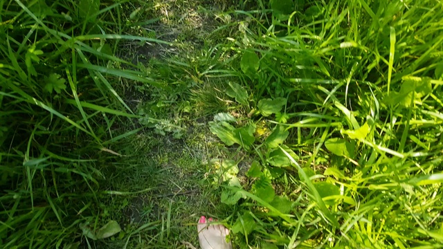 Экстремальный фут фетиш на улице! 