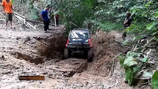 Land Cruiser Prado LJ77 и Mitsubishi Pajero Montero Shogun - Приключение внедорожника 4x4 по грязной смотреть онлайн
