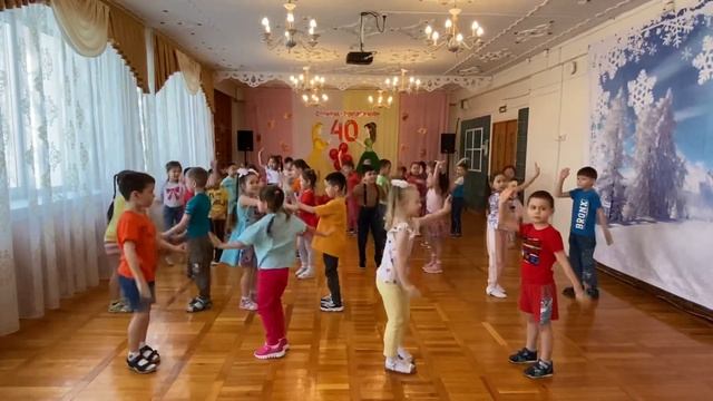 Танцевальный ансамбль «Бельчата»подготовительная группа Звездочки смотреть онлайн