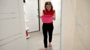 Ева играет с мамой