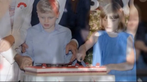 Charlene de Monaco absente : Albert de Monaco et leurs enfants très élégants au palais