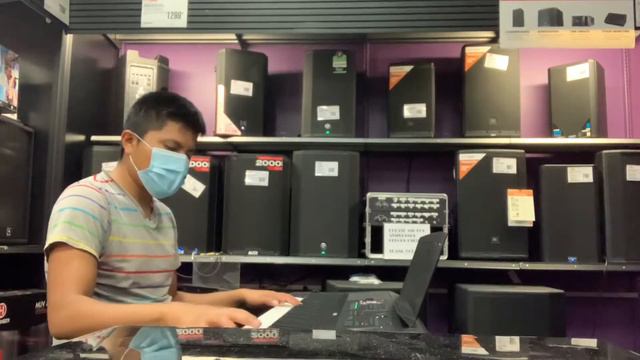 Tocando en 🎸Guitar Center el YAMAHA Portable grand DGX 670 смотреть онлайн