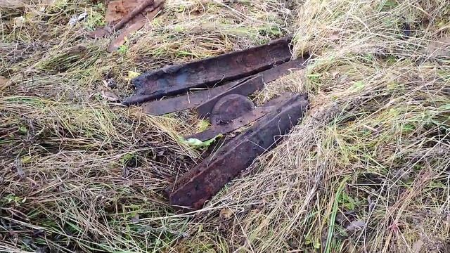 Нашли пять огромных плит на месте старого поселения!!!