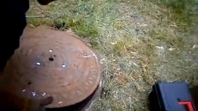 Замок на люк колодца смотреть онлайн