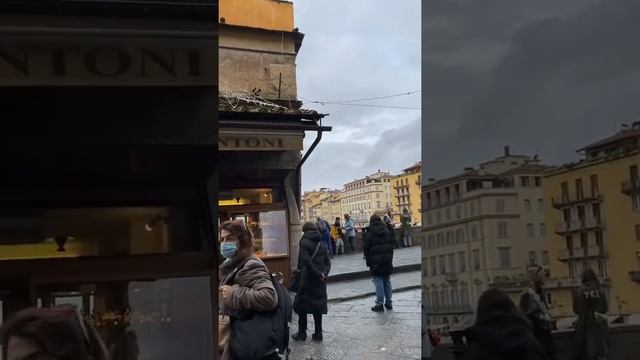 #shorts Ponte Vecchio. Florence // Туризм без турагентств: Понте-Веккьо - ювелирный мост. Флоренция смотреть онлайн