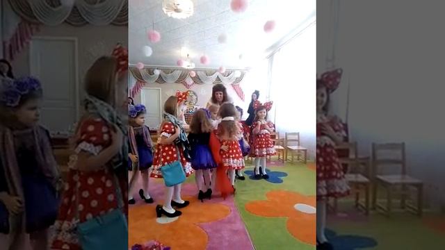 8 марта Девочки красавицы Мамы смотреть онлайн