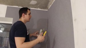 Как поклеить обои в углах