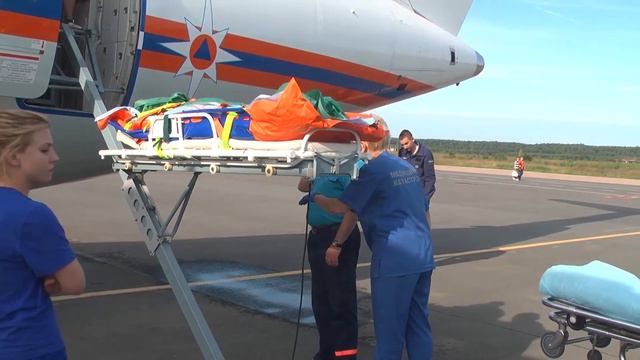 Подростка с ожогами доставили спецбортом МЧС в Нижний Новгород смотреть онлайн