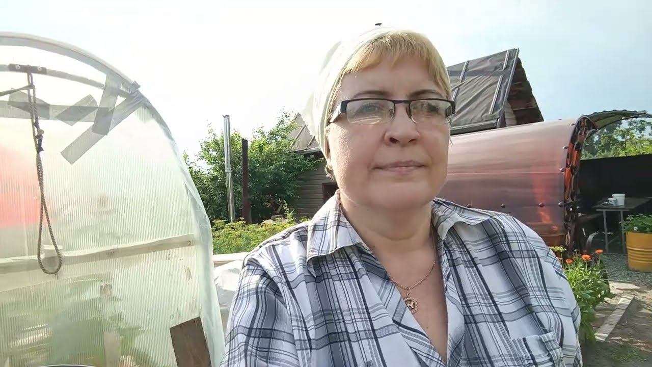 Навела порядок в теплице и парнике.Не было 6 дней, даже боюсь заходить в огород♀️... смотреть онлайн
