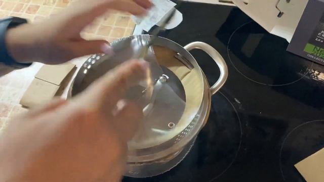 Обзор одной из кастрюль Royal Kuchen из новой коллекции в магазина Магнит смотреть онлайн