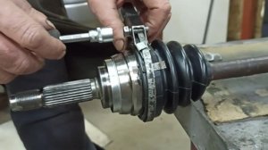 Приспособление для затяжки хомутов на пыльниках ШРУСов