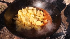 Картошка с тушенкой в Казане.