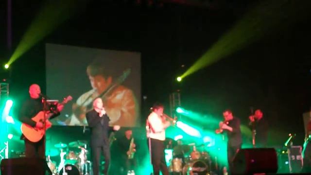 Dennis Tufano with 25 or 6 to 4 doing "Chicago"! Go git it guys!! смотреть онлайн