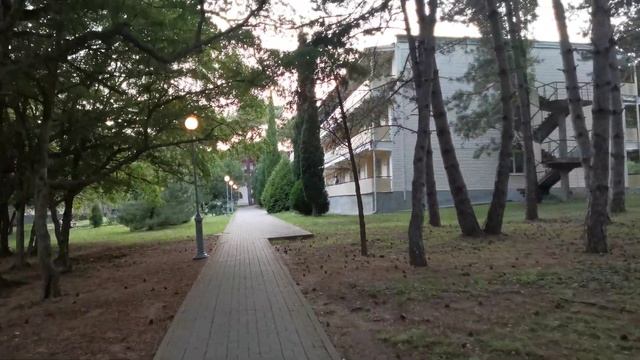 Ещё одна прогулка по парку базы отдыха МО Бетта смотреть онлайн