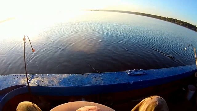ЛОВЛЯ ЛЕЩА С ЛОДКИ.Рыбалка на верхней ВОЛГЕ. смотреть онлайн